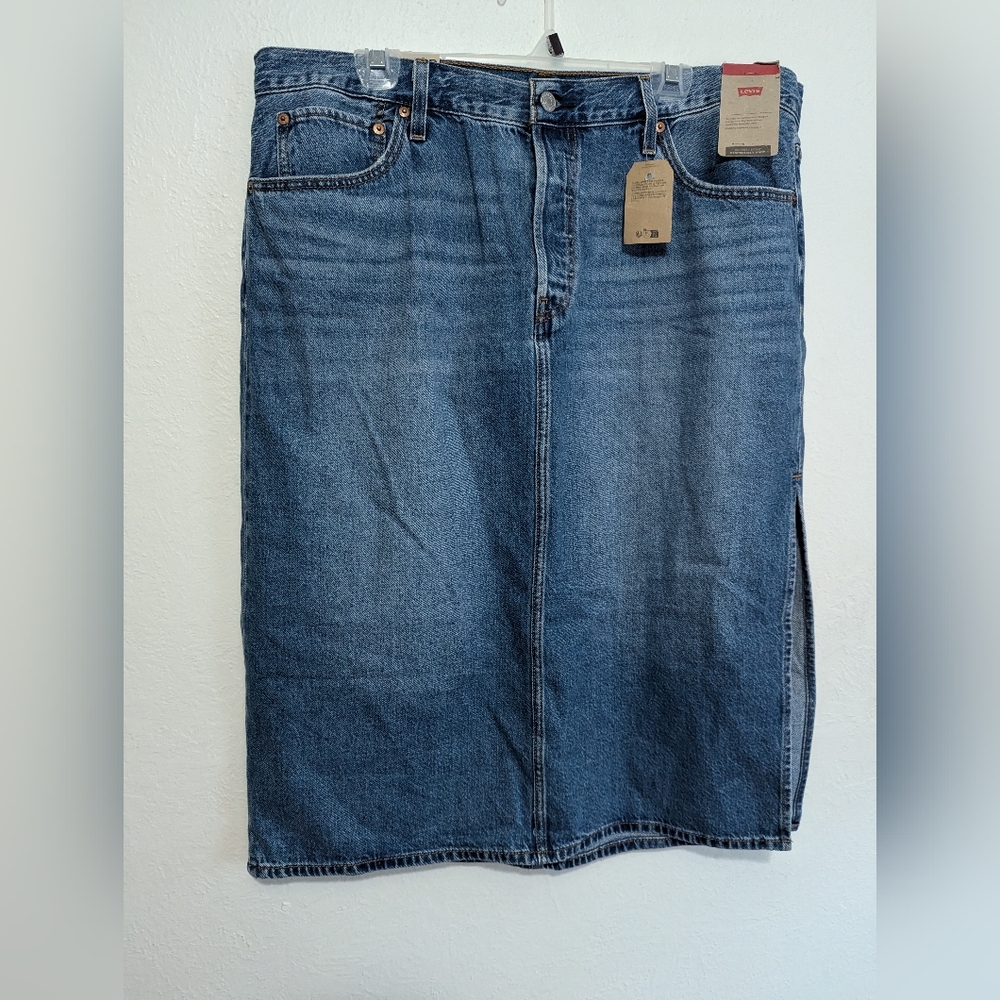 NWT Levi's Women's Denim Side Slit Skirt Size 34